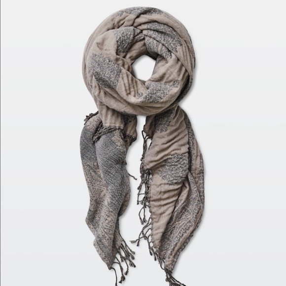 【Aritzia】Wilfred Medina Blanket Scarf - Picture 2 of 6